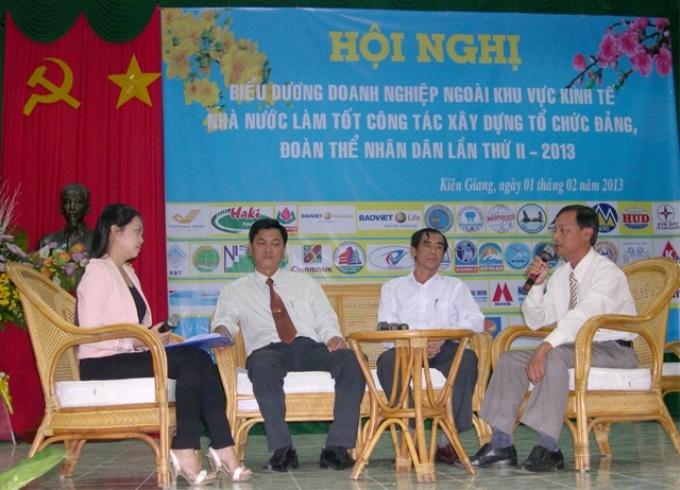 Họp mặt biểu dương các doanh nghiệp làm tốt công tác Đảng